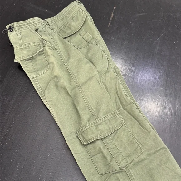 brandy melville. army green cargo style pants. one size. great used condition. - Picture 5 of 10